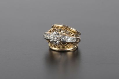 null Bague bandeau en or jaune 14k et platine 850 millièmes, griffée d'un diamant...