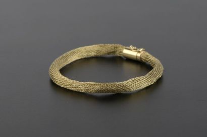 null Bracelet ruban à maille tressée en or jaune 18k.
Long. : 20 cm - Poids : 14,8...