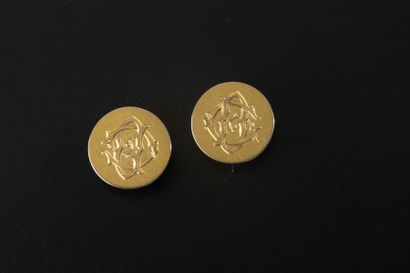 null Paire de boutons de manchette en or jaune 18k, la platine circulaire monogrammée.
Diam....