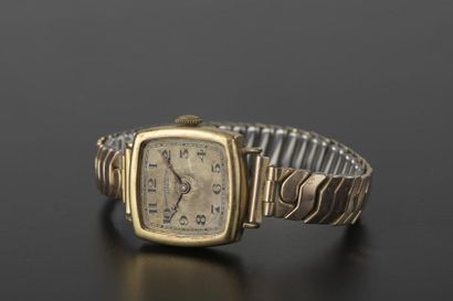 null Montre bracelet, la montre de forme carrée en or jaune 750 millièmes, cadran...