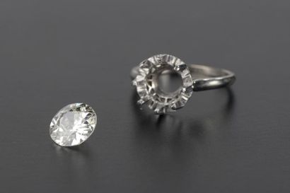 null Bague en or gris 18k et platine 850 millièmes ornée d'un diamant rond de taille...