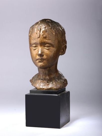null Raymond MARTIN (1910-1992).
Portrait de jeune fille. 
Bronze à patine médaille...