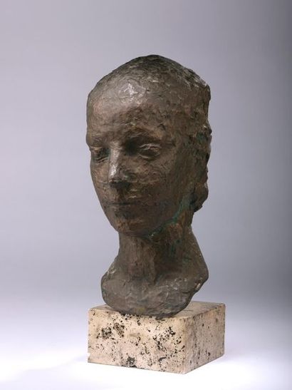 null Emmanuel AURICOSTE (1908-1995).
Tête de jeune femme.
Bronze à la cire perdue...