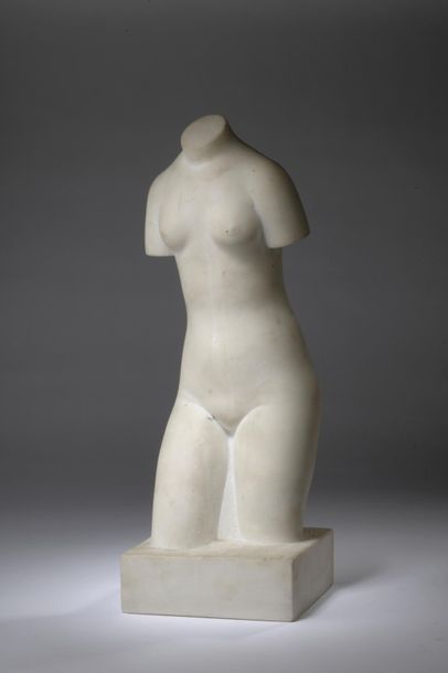 null Henri PARAYRE (1879-1970).
Torse de femme.
Marbre blanc sculpté, signé et daté...