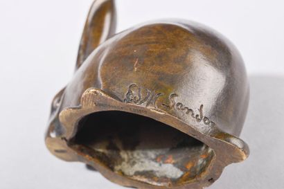 null Édouard Marcel SANDOZ (1881-1971).
Lapin, une oreille dressée.
Bronze à patine...