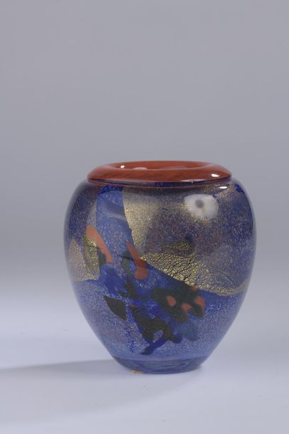 null Jean-Claude NOVARO (1943-2014).
Vase ovoïde en verre soufflé double couche à...