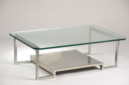 null Table basse à plateau en verre rectangulaire à pans coupés reposant sur un piètement...