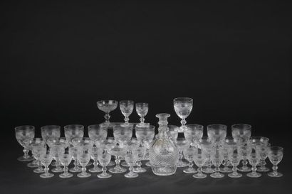 null SAINT-LOUIS.
Partie de service de verres à pieds en cristal taillé modèle "Trianon"....