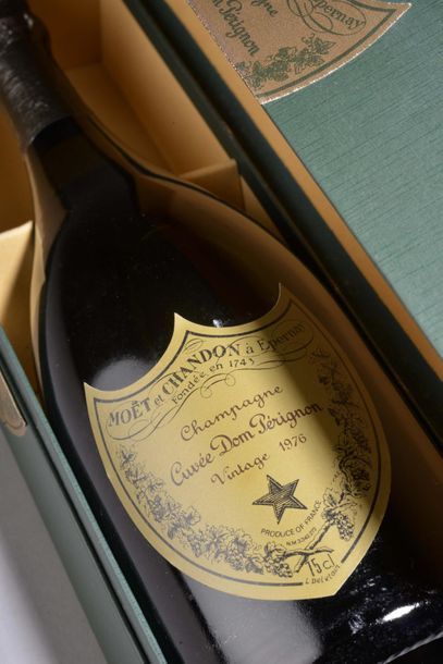 null 1 bouteille CHAMPAGNE "Dom Pérignon", Moët Chandon 1976 (à peine TLB, en coffret)...