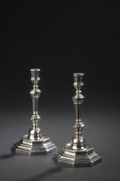 null Pair of silver torches with cut-off sides, the baluster shaft resting on an...