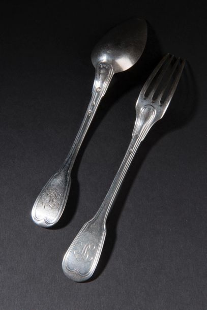 null Seven place settings and one dessert spoon in silver, net design, monogrammed.
Minerva...