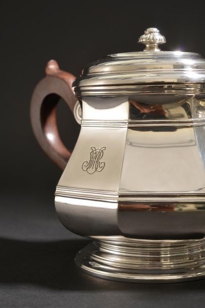 null Tea and coffee set in plain silver with a baluster shape with cut sides underlined...