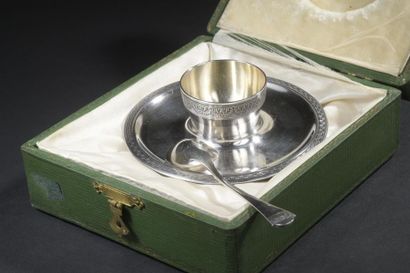null Egg cup with a fixed frame and its plain silver spoon edged with a meander frieze...
