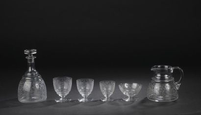 null BACCARAT. 
 Glass service part in crystal glass model "Lulli" with engraved...