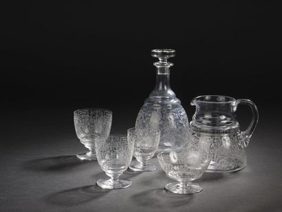 null BACCARAT. 
 Glass service part in crystal glass model "Lulli" with engraved...