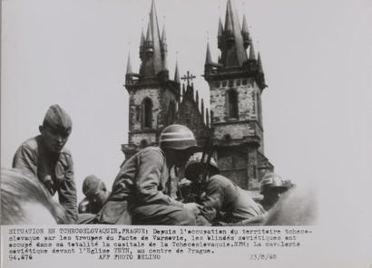 null LE PRINTEMPS DE PRAGUE

Les chars soviétiques entrant dans Prague, manifestations,...