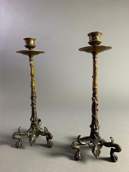 null Auguste Nicolas CAIN (1821-1894).
Paire de flambeaux en bronze patiné doré,...
