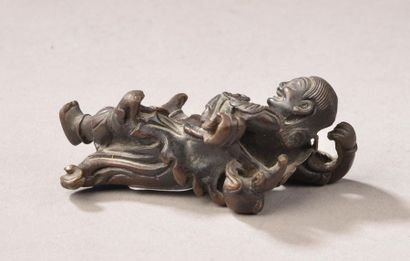 null JAPON, fin du XIXe - début du XXe siècle.
Sujet en bronze à patine brune finement...