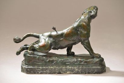 null Charles VALTON (1851-1918).
Lionne rugissant.
Bronze à patine verte nuancée,...