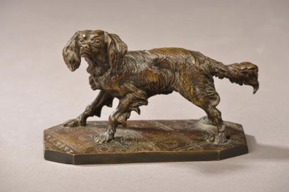 null Pierre-Jules MÈNE (1810-1919).
Chienne épagneul "Frisette" sur un tapis.
Bronze...