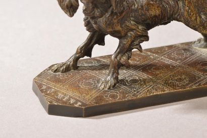null Pierre-Jules MÈNE (1810-1919).
Chienne épagneul "Frisette" sur un tapis.
Bronze...