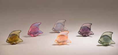 null LALIQUE FRANCE.
Six poissons en cristal satiné de différentes couleurs, signés...