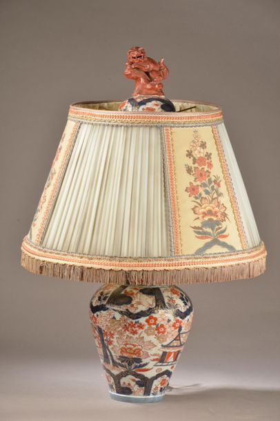 null JAPON, début du XXe siècle.
Potiche en porcelaine montée en lampe à décor Imari...