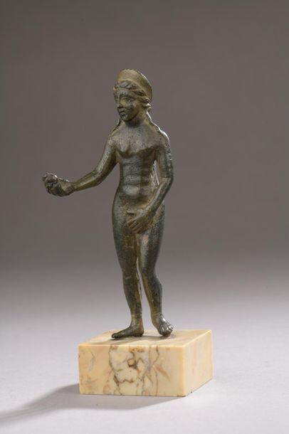 null Statuette représentant la déesse Vénus pudique coiffée d'un diadème.
Bronze.
Période...