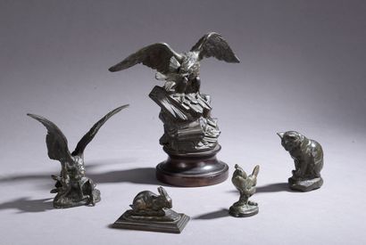 null Ensemble de quatre épreuves en bronze :



- D'après Antoine-Louis BARYE (1795-1875).

Aigle...