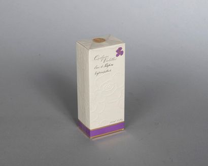 null HOT.

"Some violets" (1930s). 

 Spray bottle containing 100 ml of eau de parfum.

Sealed...
