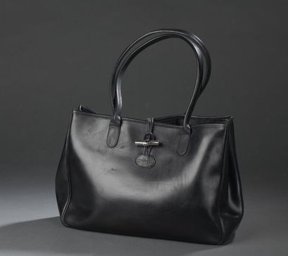 null LONGCHAMP.

Sac porté main modèle "roseau" en cuir lisse noir, double anse,...