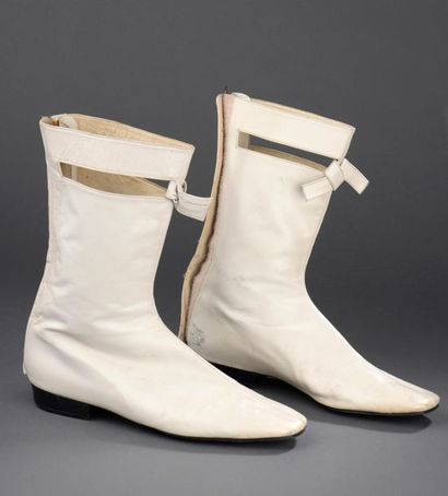 null SHORTS.

White lambskin leather boots with ribbons, zip fastening on the upper...