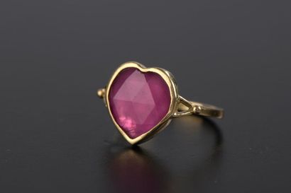 null DORETTE.
Ring in 18k yellow gold, the heart shaped bezel set with a faceted...