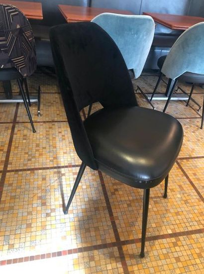 null 3 chairs brand SIF model "Cocktail", the backrest in black velvet, the seat...
