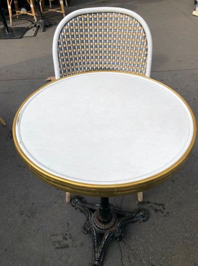 null 7 terrace pedestal tables, the tray in white lacquered wood with a brass ring,...