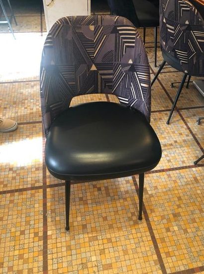 null 9 chaises de marque SIF modèle "Cocktail", le dossier enveloppant en tissu à...