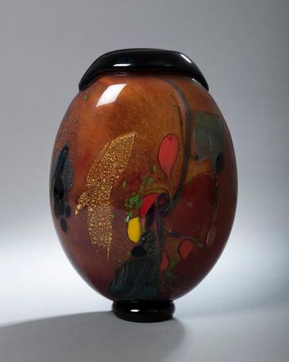 null Robert PIERINI (né en 1950).
Vase ovoïde en verre à panse aplatie et à décor...