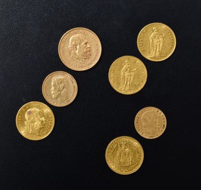 null Ensemble de sept pièces en or comprenant : 
- 5 Francs, "Napoléon III, Tête...
