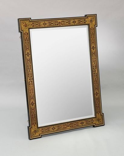 null Important miroir rectangulaire, l'encadrement en bois noirci à marqueterie dite...