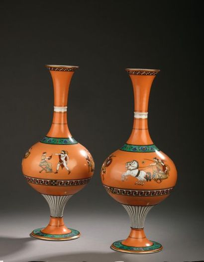 null PARIS.

Paire de vases à panse globulaire et long col cornet en porcelaine à...