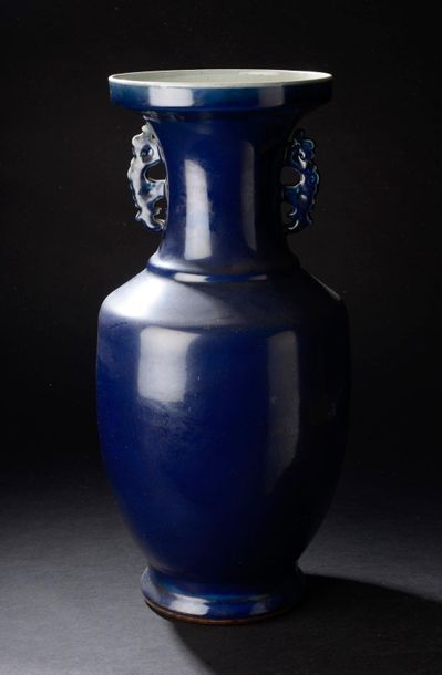 CHINE, XIXe siècle.
Vase balustre à haut...