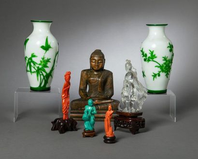 CHINE, XXe siècle.

Ensemble de cinq statuettes...