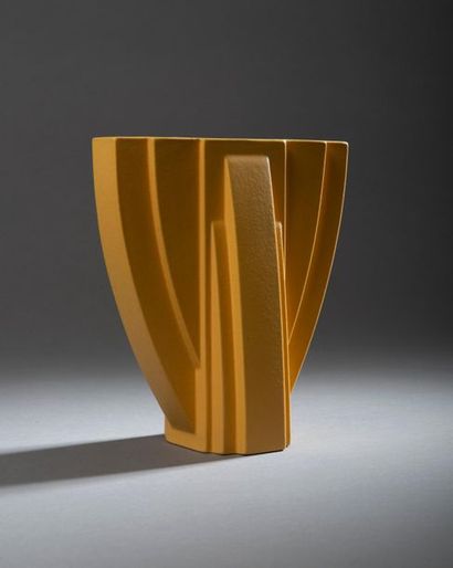 Claude DUMAS (1955 - ?).

Vase géométrique...