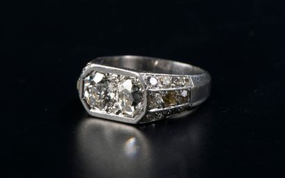null Bague en platine 800 millièmes sertie clos de deux diamants principaux taille...