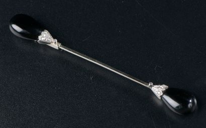 null 18k white gold and 850 thousandths platinum jabot pin, the ends pricked with...