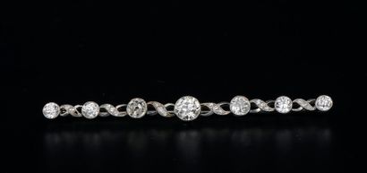 null Broche barrette en platine 800 millièmes sertie clos de sept diamants taille...