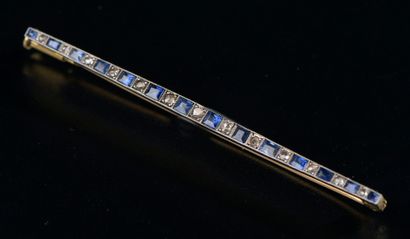 null Brooch barrette in yellow gold18k and platinum 850 thousandths set with a line...