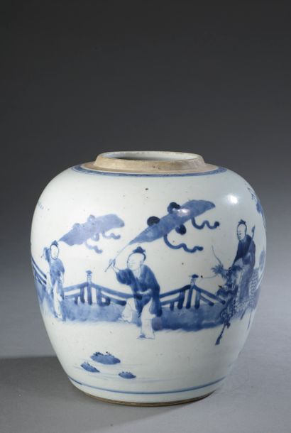 null CHINE, XIXe siècle.

Pot à gingembre en porcelaine à décor en bleu sous couverte...