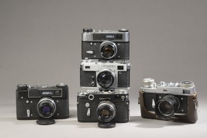 null Ensemble divers : Leica Winder M, Leica Motor Winder R4 et quatre dos (magasin)...