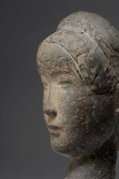 null 
VU CAO DAM (1908-2000). 

Head of a young woman. 

Patinated terracotta signed...